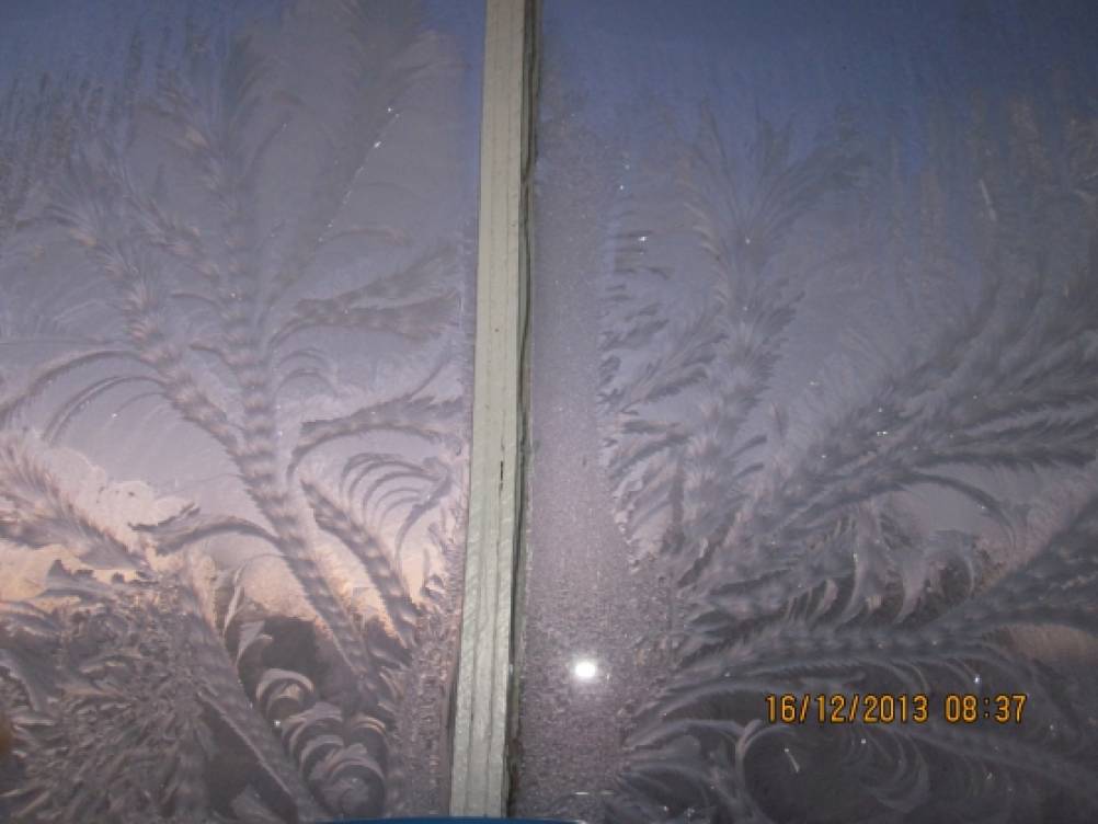 Морозные узоры на стекле (18 фото)