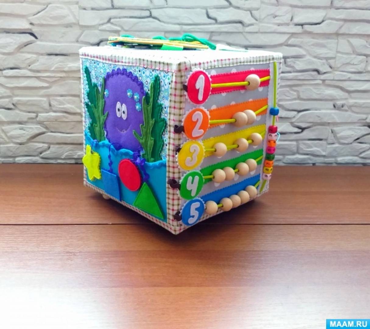 Развивающая игрушка кубик