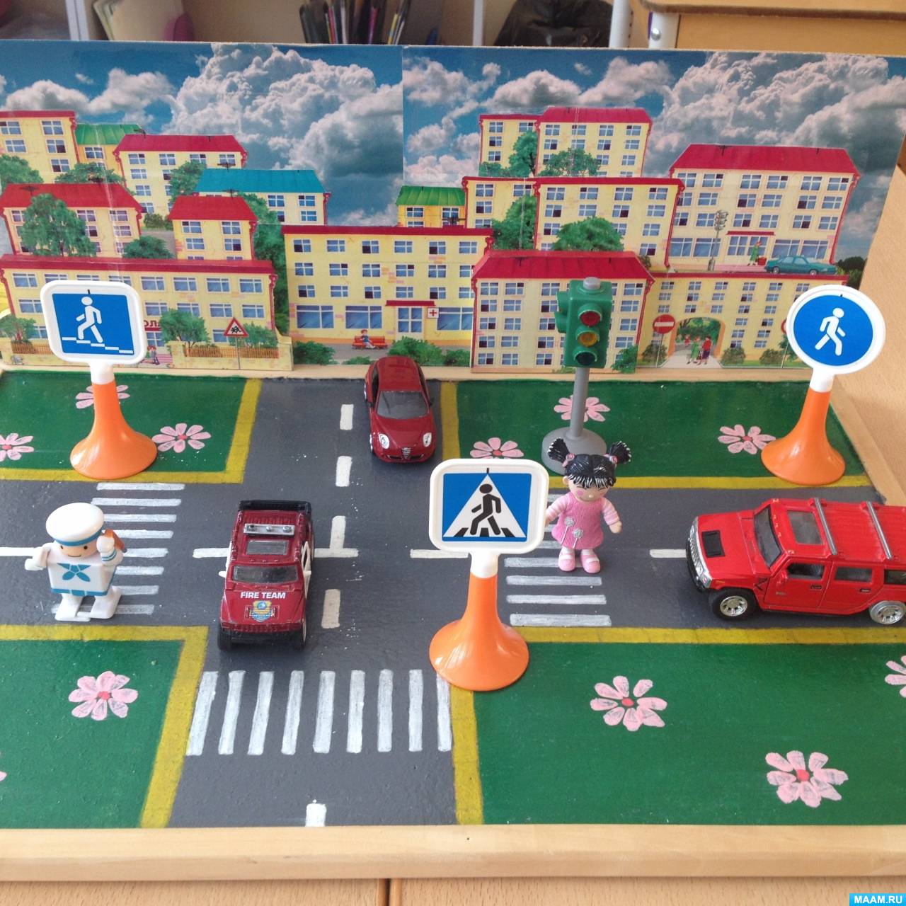 Поделки на тему дорожного движения: бумажный светофор, мини-город, дорожные знаки своими руками