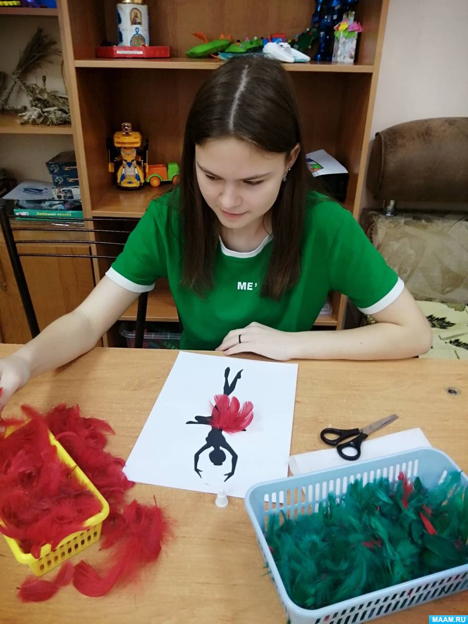 Жанна Хубулова создаёт игрушки и декорации для детского сада г. Алагира