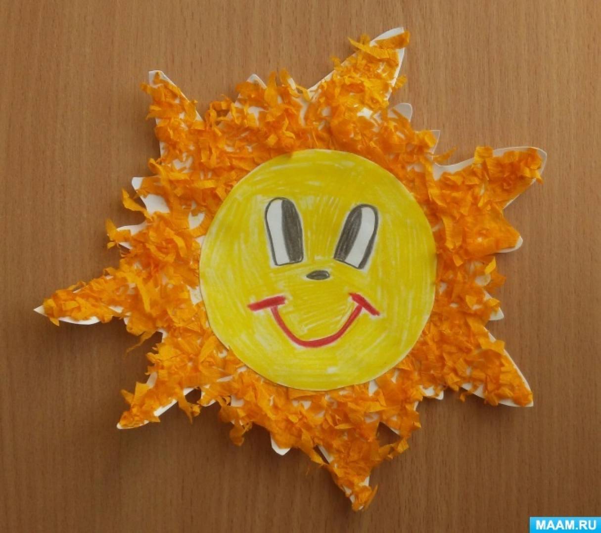 День солнца в средней группе детском саду. Поделка солнце. Аппликации солнце. Поделка солнышко. Поделка солнце из бумаги.