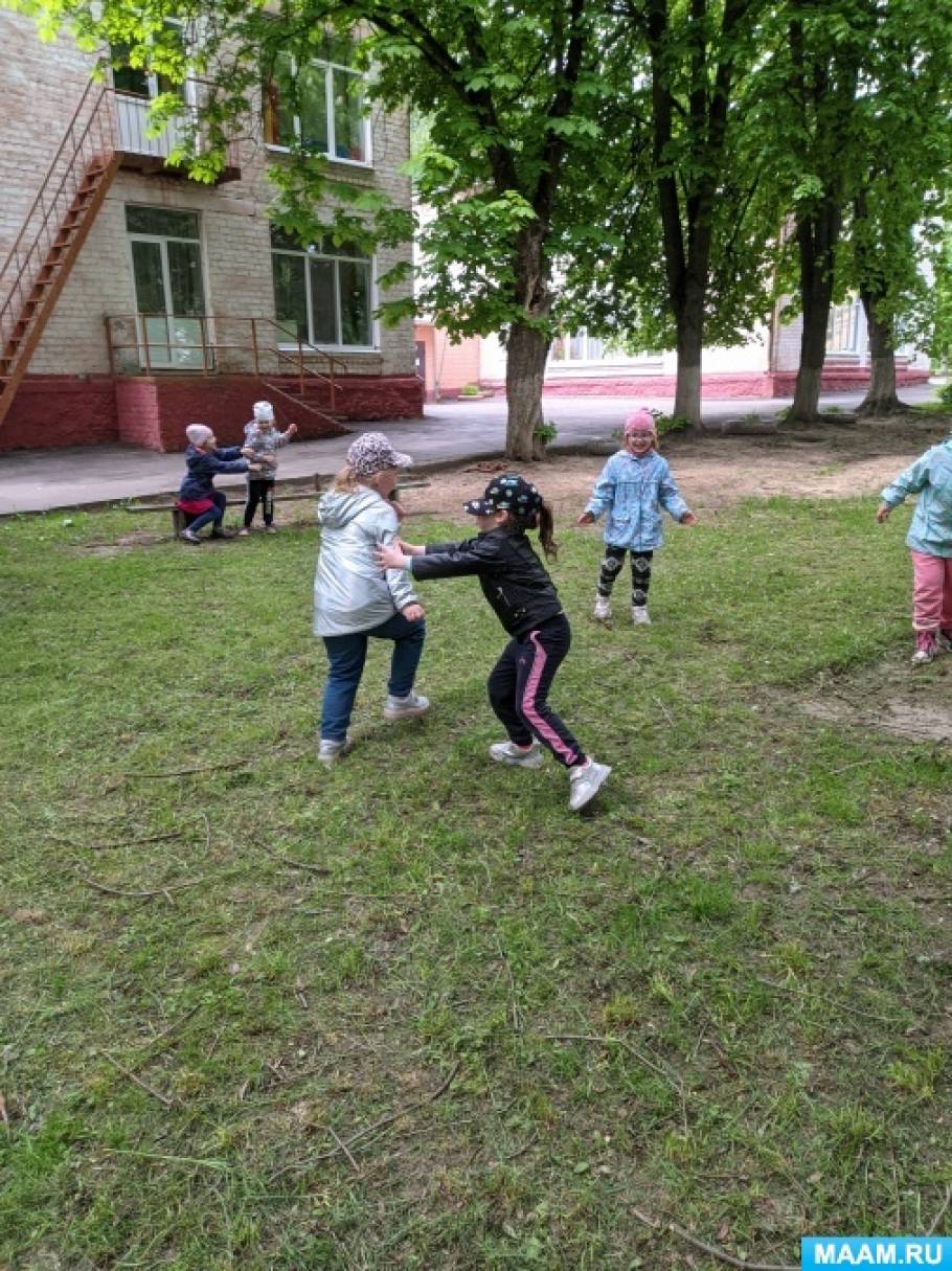 Наблюдение на прогулке «Безопасная лужайка» с детьми средней группы (20  фото). Воспитателям детских садов, школьным учителям и педагогам - Маам.ру