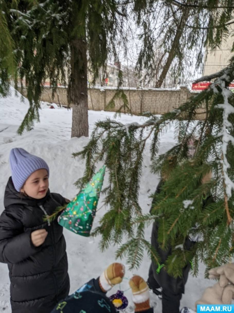 Фотоотчет о прогулке «Наряжаем елки, катаемся с горки» с детьми старшей  группы (20 фото). Воспитателям детских садов, школьным учителям и педагогам  - Маам.ру