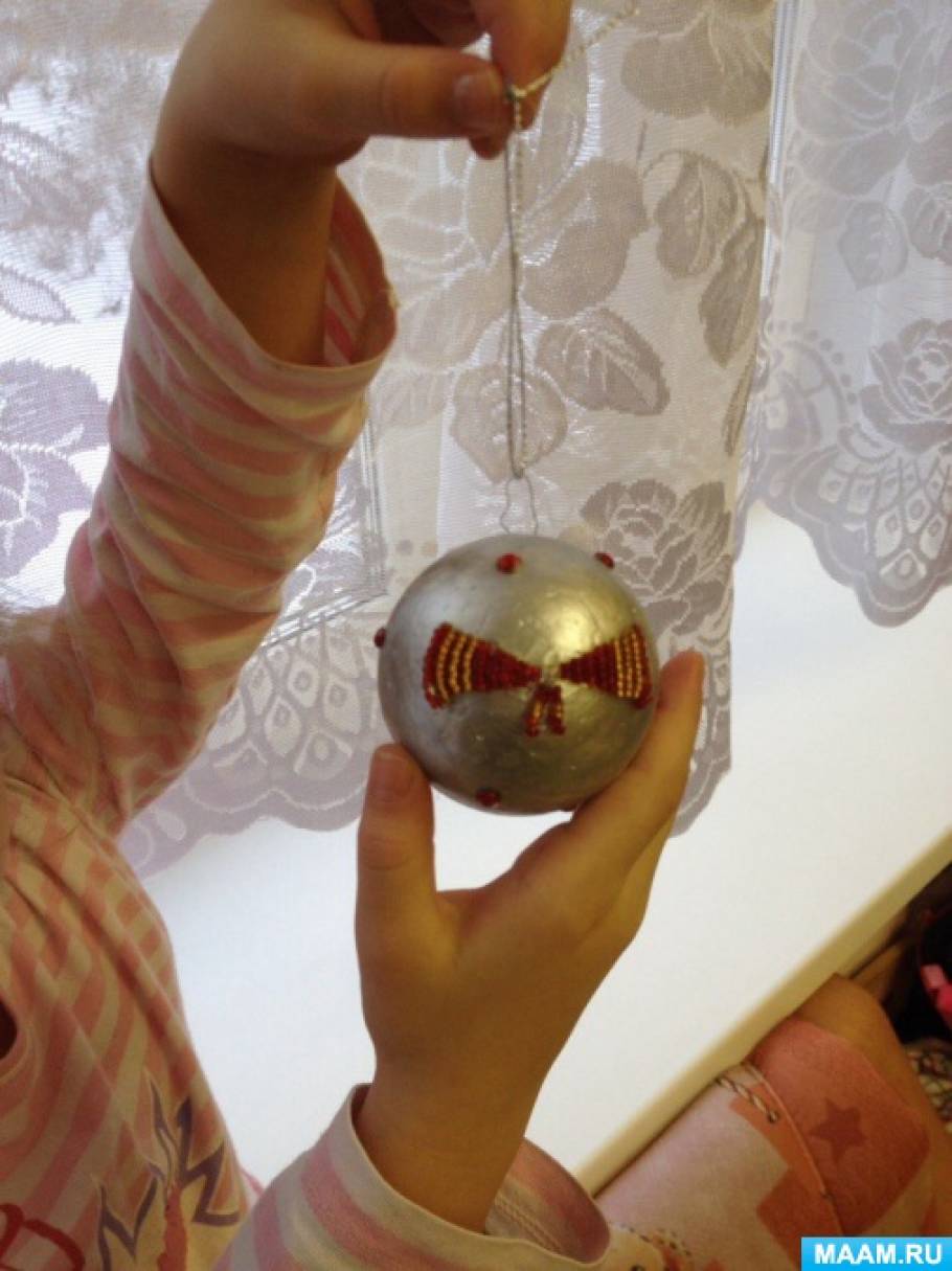 Новогодний шар, оплетенный бисером - елочная игрушка своими руками
