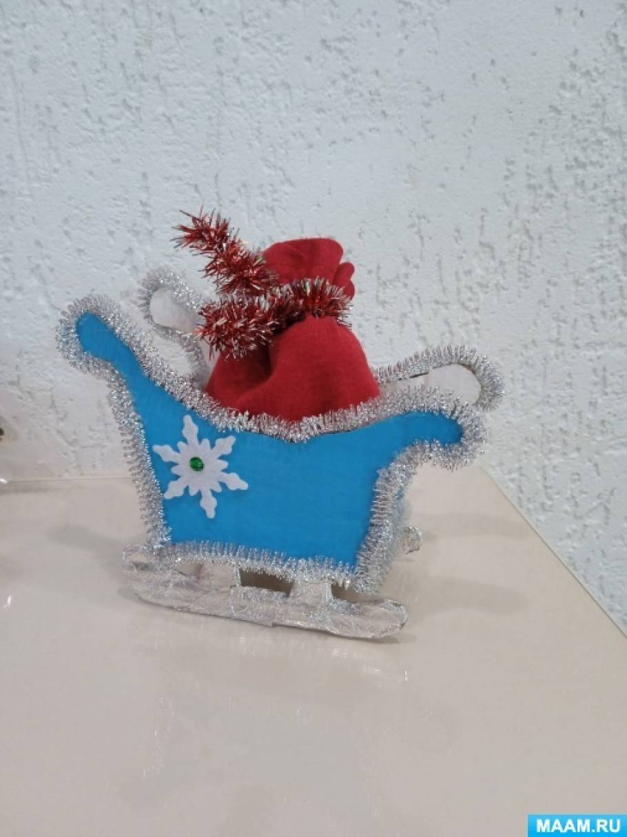 Плетение из газет: МК «Ёлочка и сани Деда Мороза»