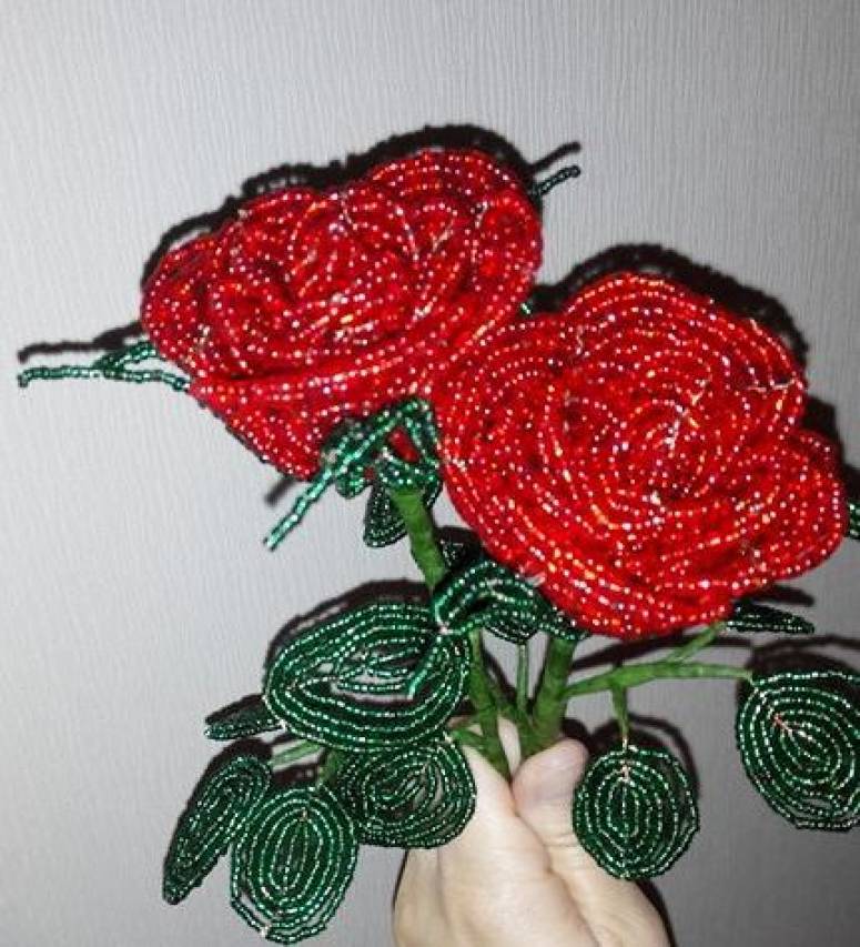 Плетение цветов розы из бисера