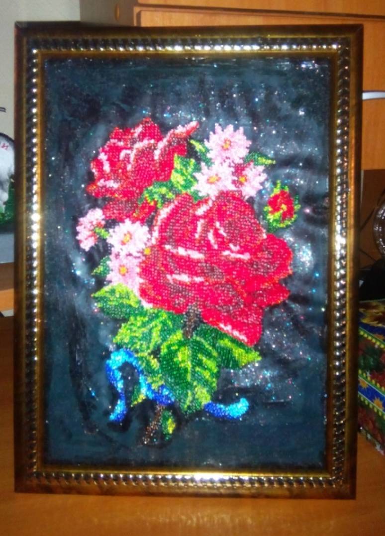 Объемная картина, цветы из бисера. Размер 34*44 см.
