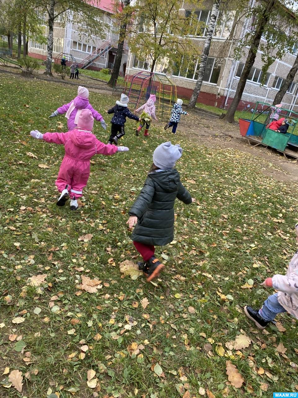 Подвижная игра «Самолеты» на улице в средней группе. Фотоотчет (6 фото).  Воспитателям детских садов, школьным учителям и педагогам - Маам.ру