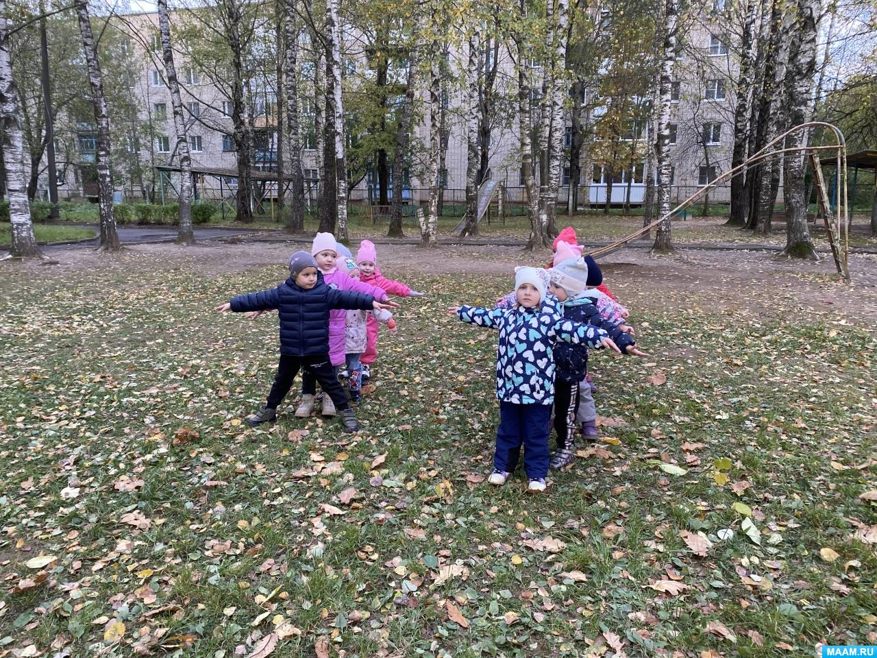 Подвижная игра «Самолеты» на улице в средней группе. Фотоотчет (6 фото).  Воспитателям детских садов, школьным учителям и педагогам - Маам.ру