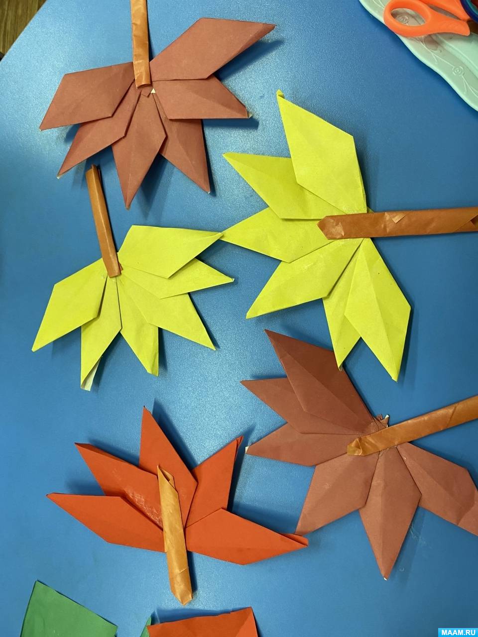 Лист Клена из бумаги. Оригами кленовый лист. Осенние поделки