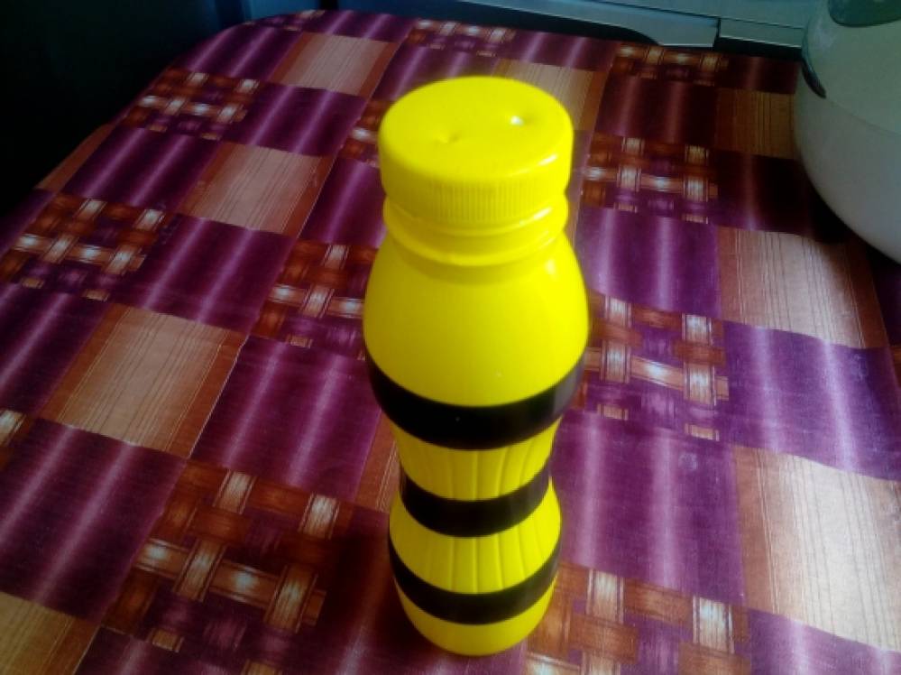 Пчелка — поделка из пластиковых бутылок. Вариант 2