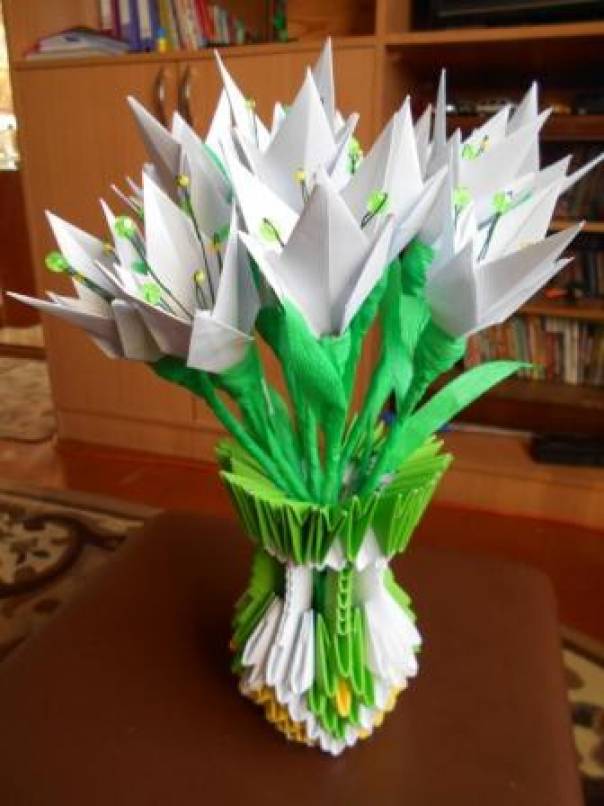 3D оригами: подснежники в вазочке