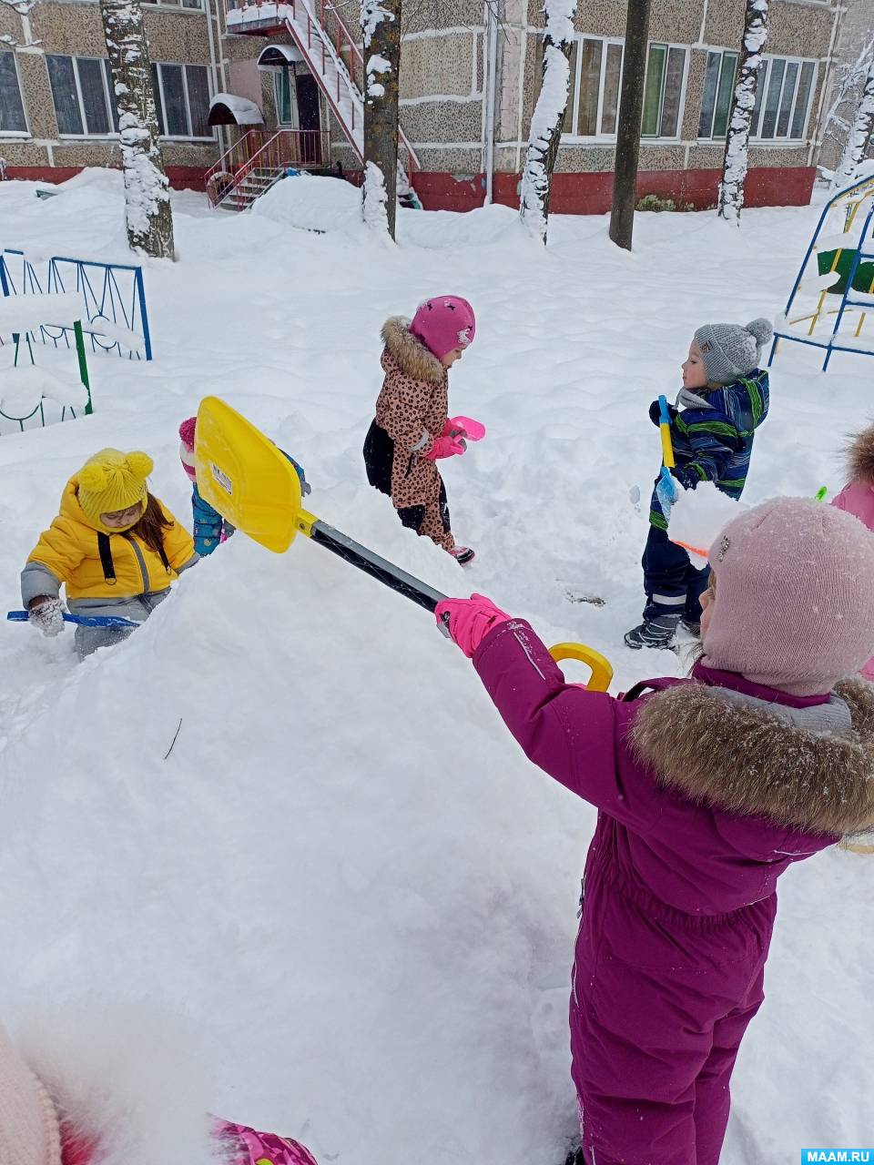 7 советов по строительству снежной горки во дворе