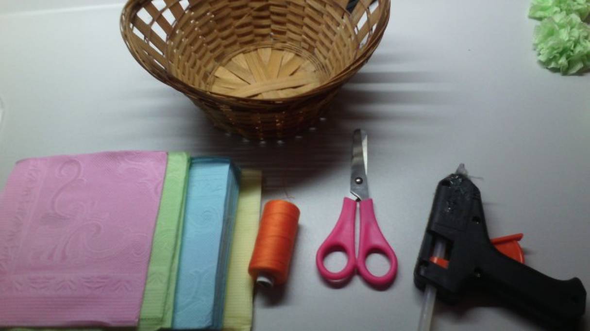 Как сделать корзину с цветами своими руками: пошаговая инструкция