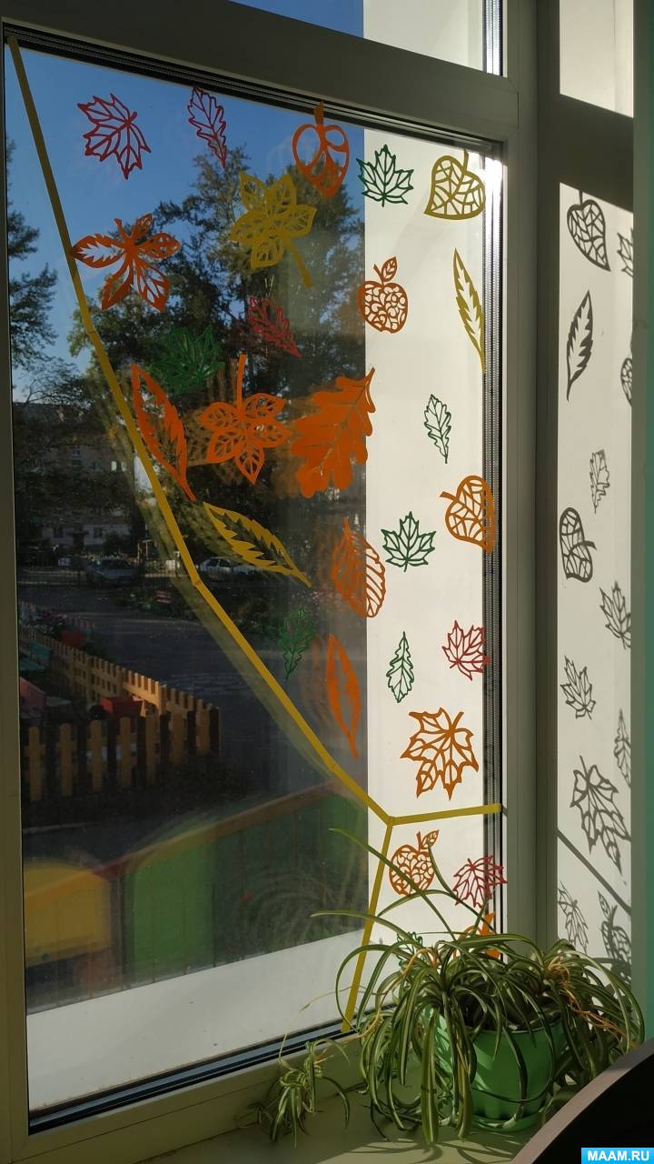 Осенние листья украшения окна школы доски