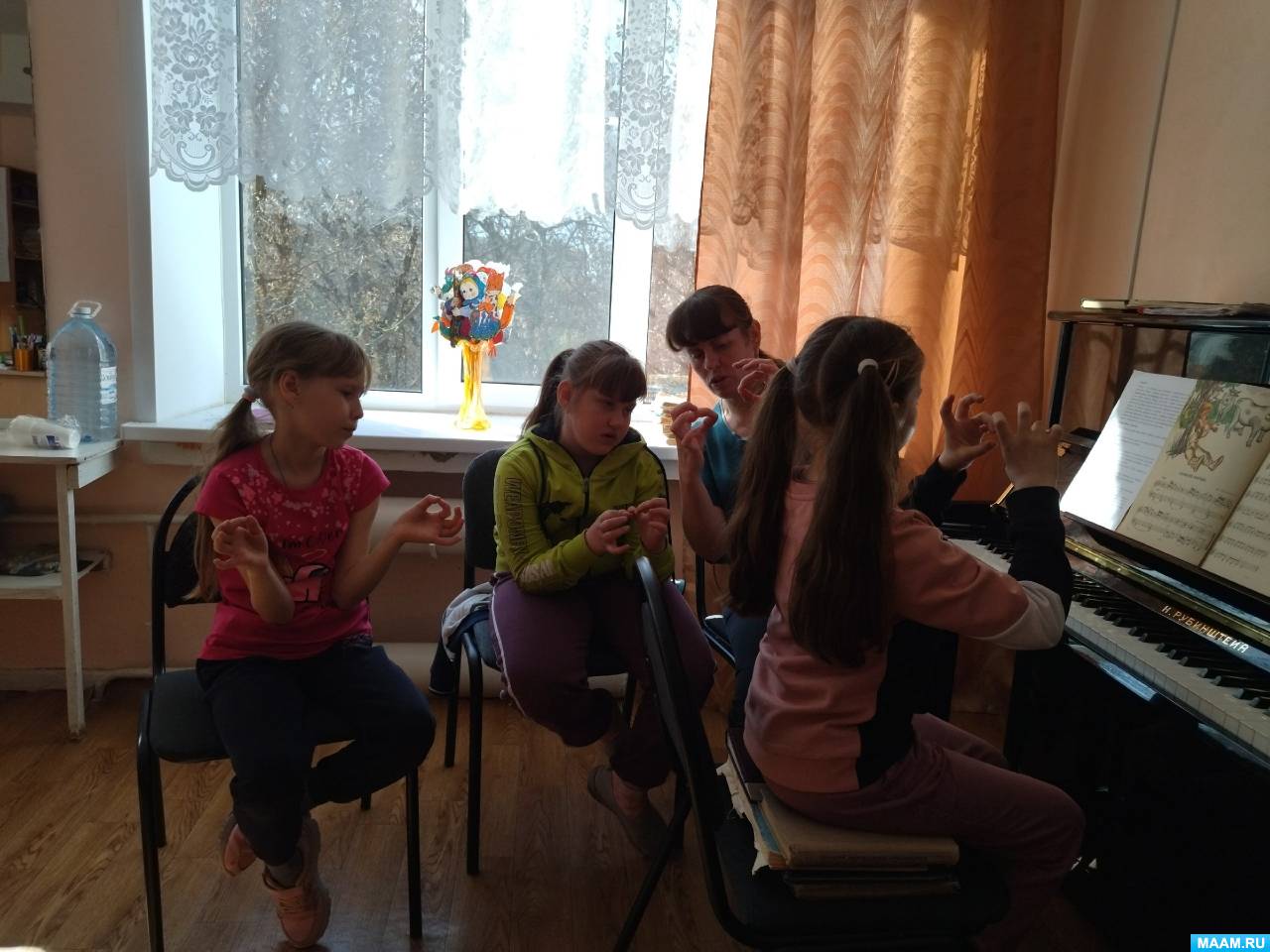 Комплексное развитие детей в начальный период обучения игре на фортепиано
