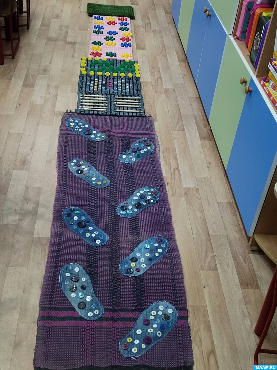 Как сделать массажный коврик для детей своими руками?