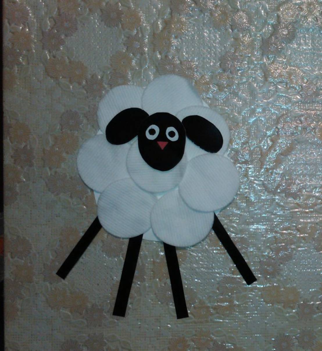 Новогодние поделки своими руками: овечка из ватных дисков, мастер-класс с фото