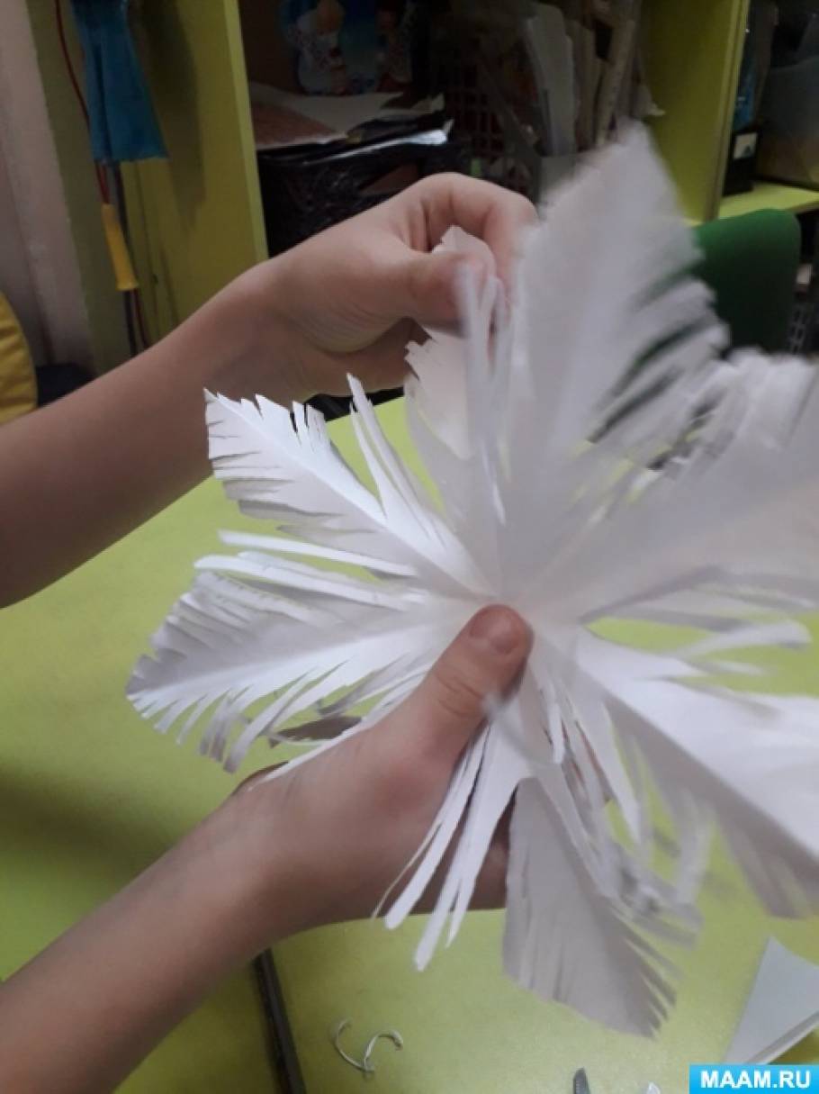 Как сделать объёмные снежинки из бумаги