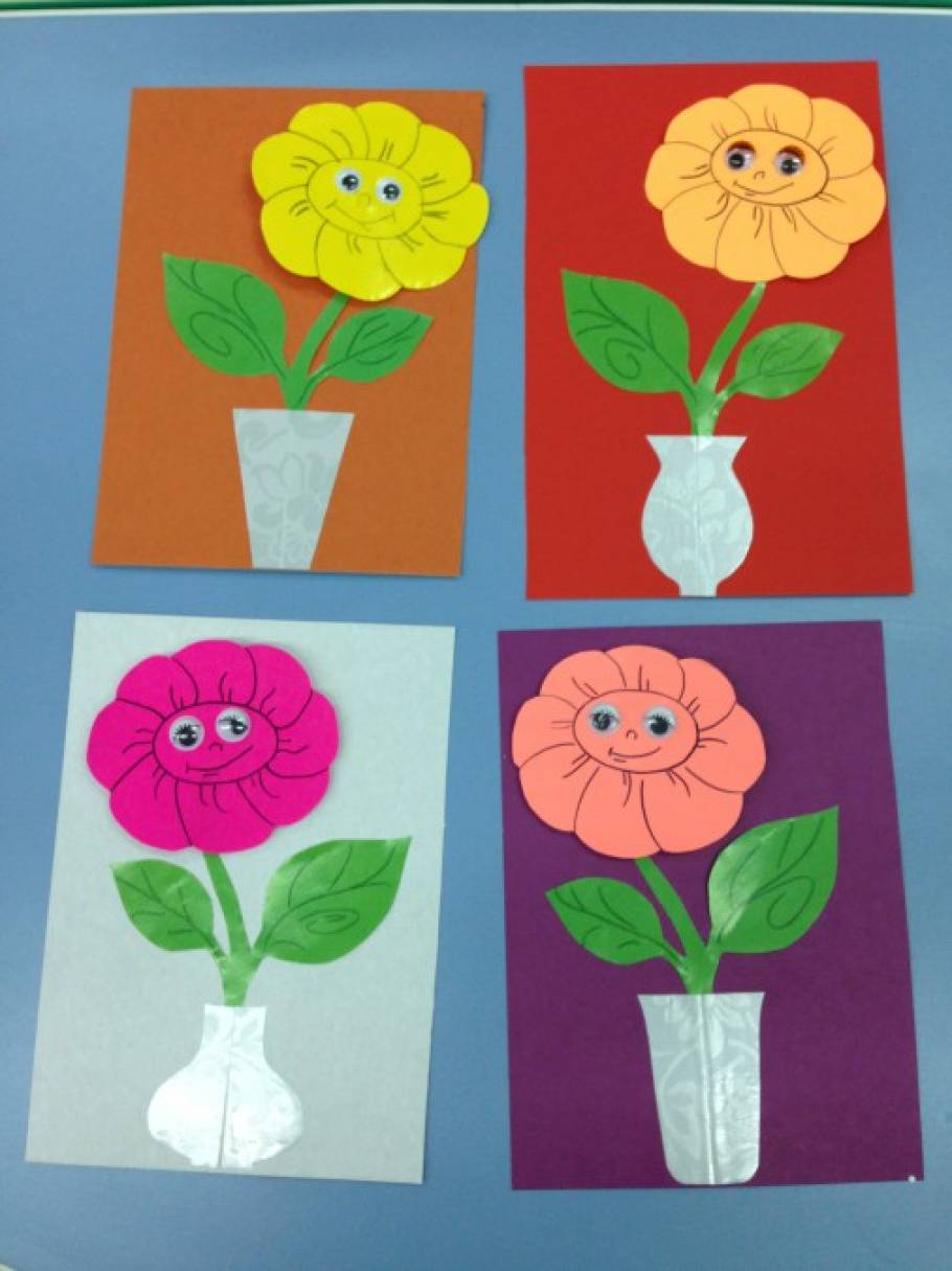 Аппликация цветы для мамочки. Аппликация цветы в старшей группе детского сада. Цветы для мамы средняя группа. Аппликация цветы для мамы. Аппликация на тему цветы в младшей группе.