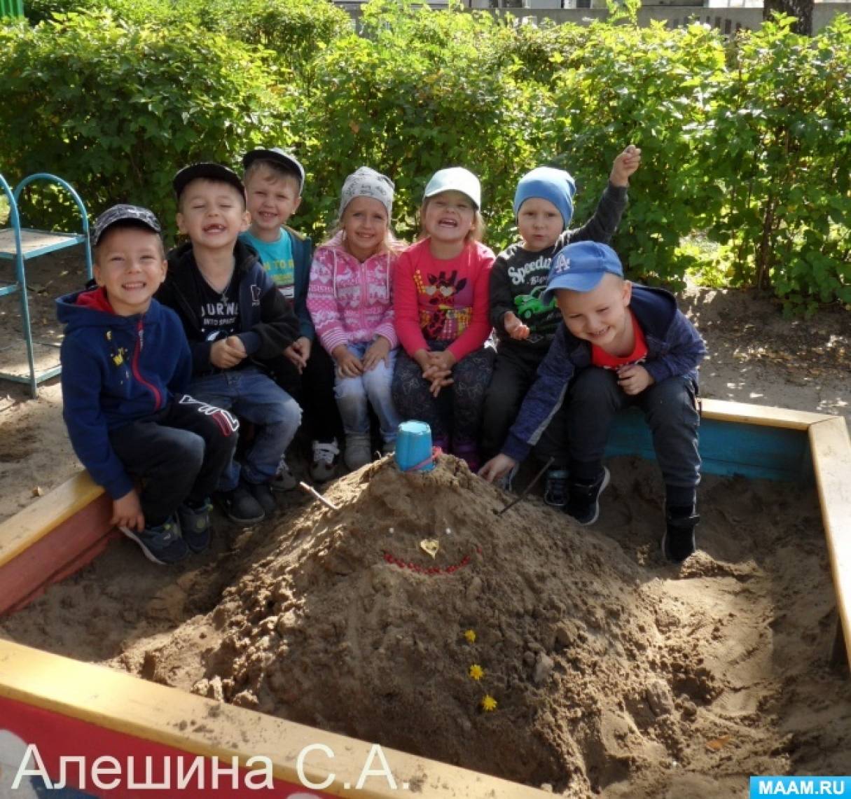 Консультация для родителей и педагогов «Польза игр с песком на прогулке»  (10 фото). Воспитателям детских садов, школьным учителям и педагогам -  Маам.ру