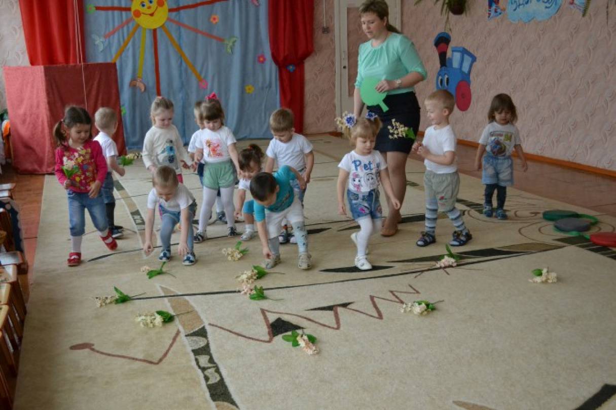 Конспект физкультурного развлечения «В лес весенний мы пойдем, Чудо-дерево  найдем» во второй группе раннего возраста (7 фото). Воспитателям детских  садов, школьным учителям и педагогам - Маам.ру