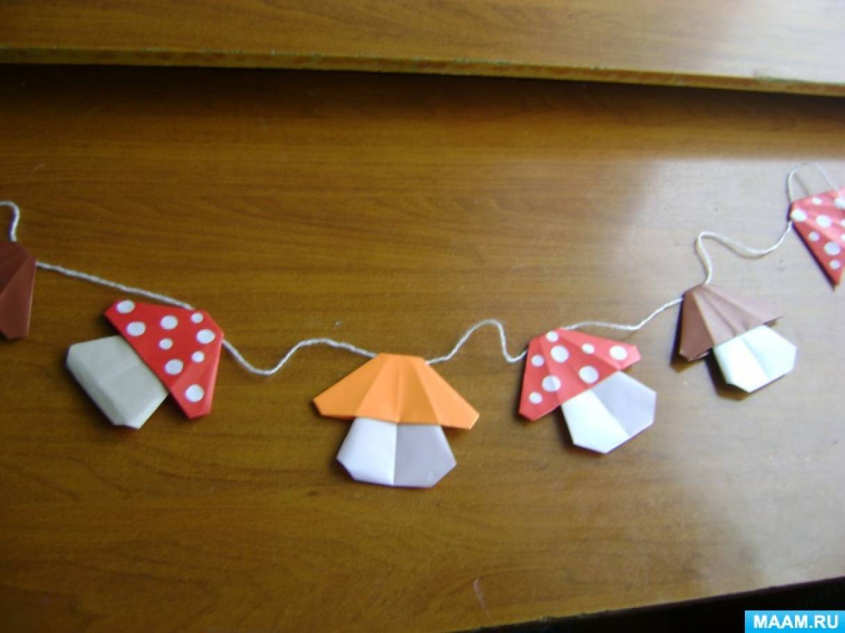 Радужная гирлянда в стиле оригами к празднику