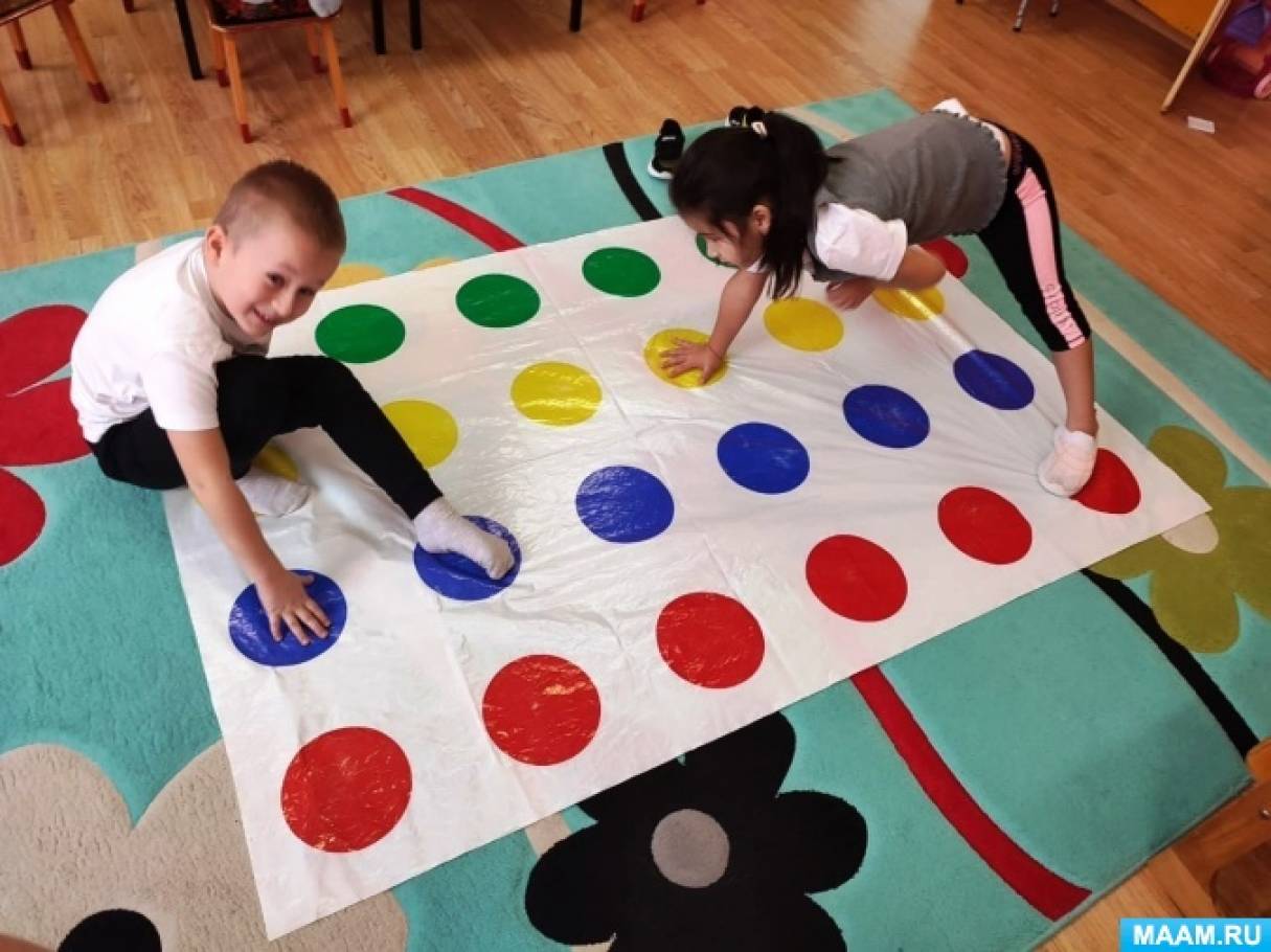 Крупнейшая игра в Twister на Украине (57 фото)