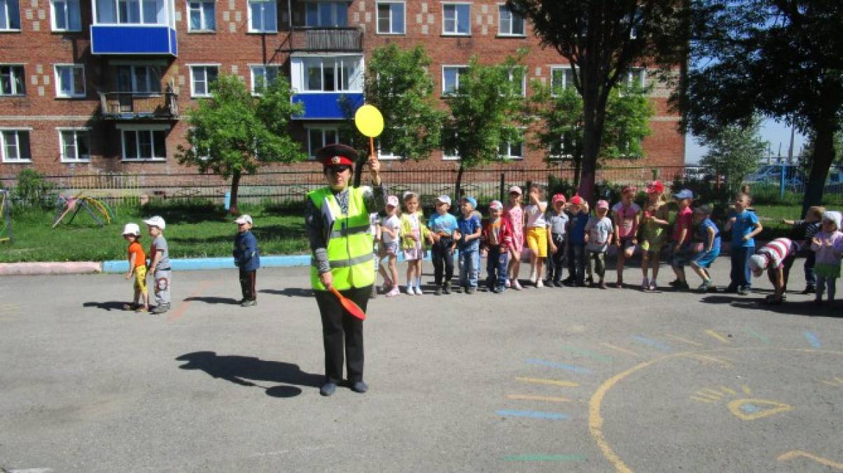 Конспект развлечения по ПДД «Улица полна неожиданностей» (3 фото).  Воспитателям детских садов, школьным учителям и педагогам - Маам.ру