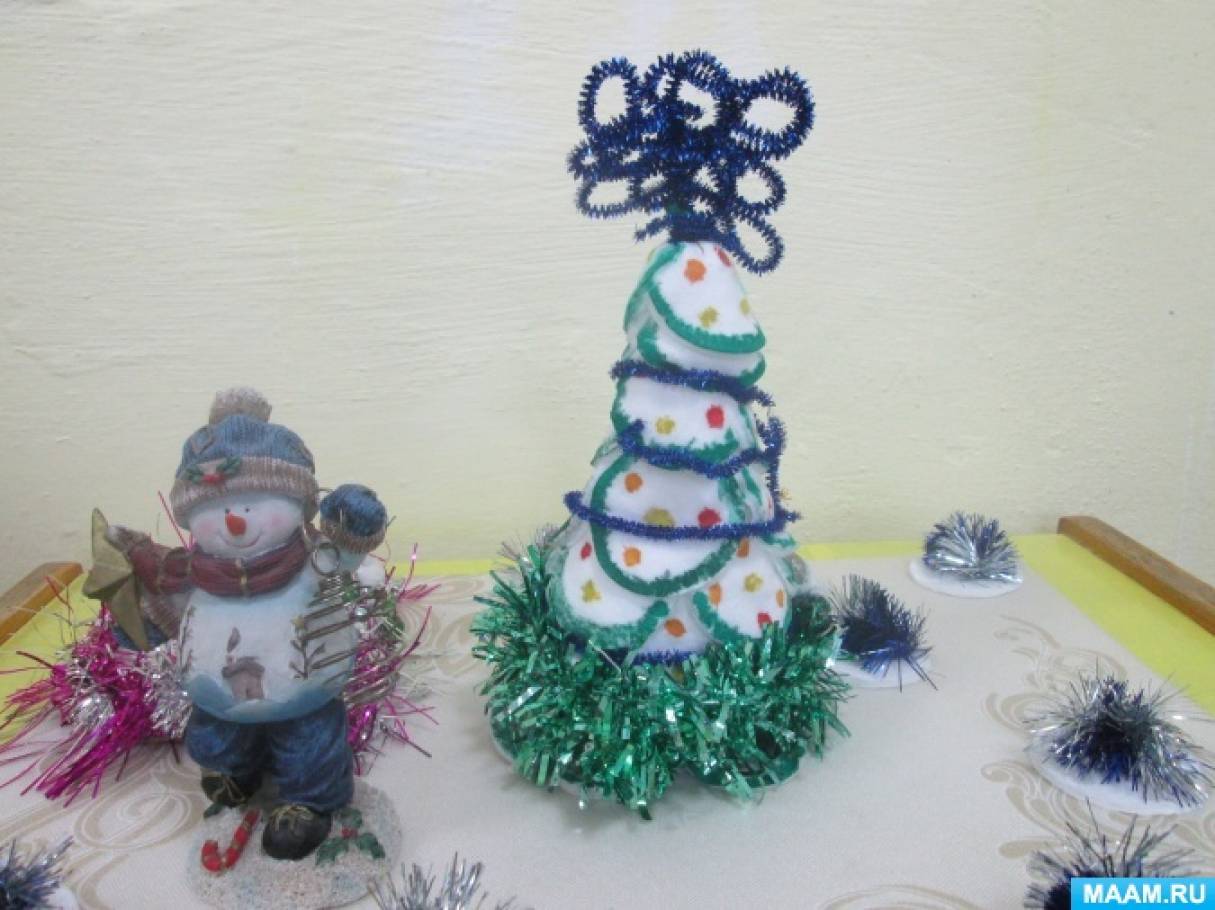 В офисе МФЦ РТ появилась елка желаний маленьких пациентов Казанского хосписа