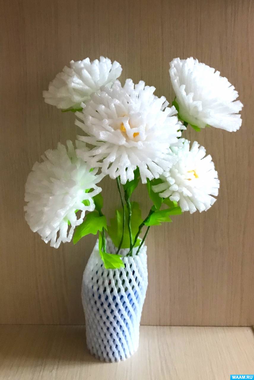Простые способы сделать красивые цветы из обычных полиэтилетовых пакетов