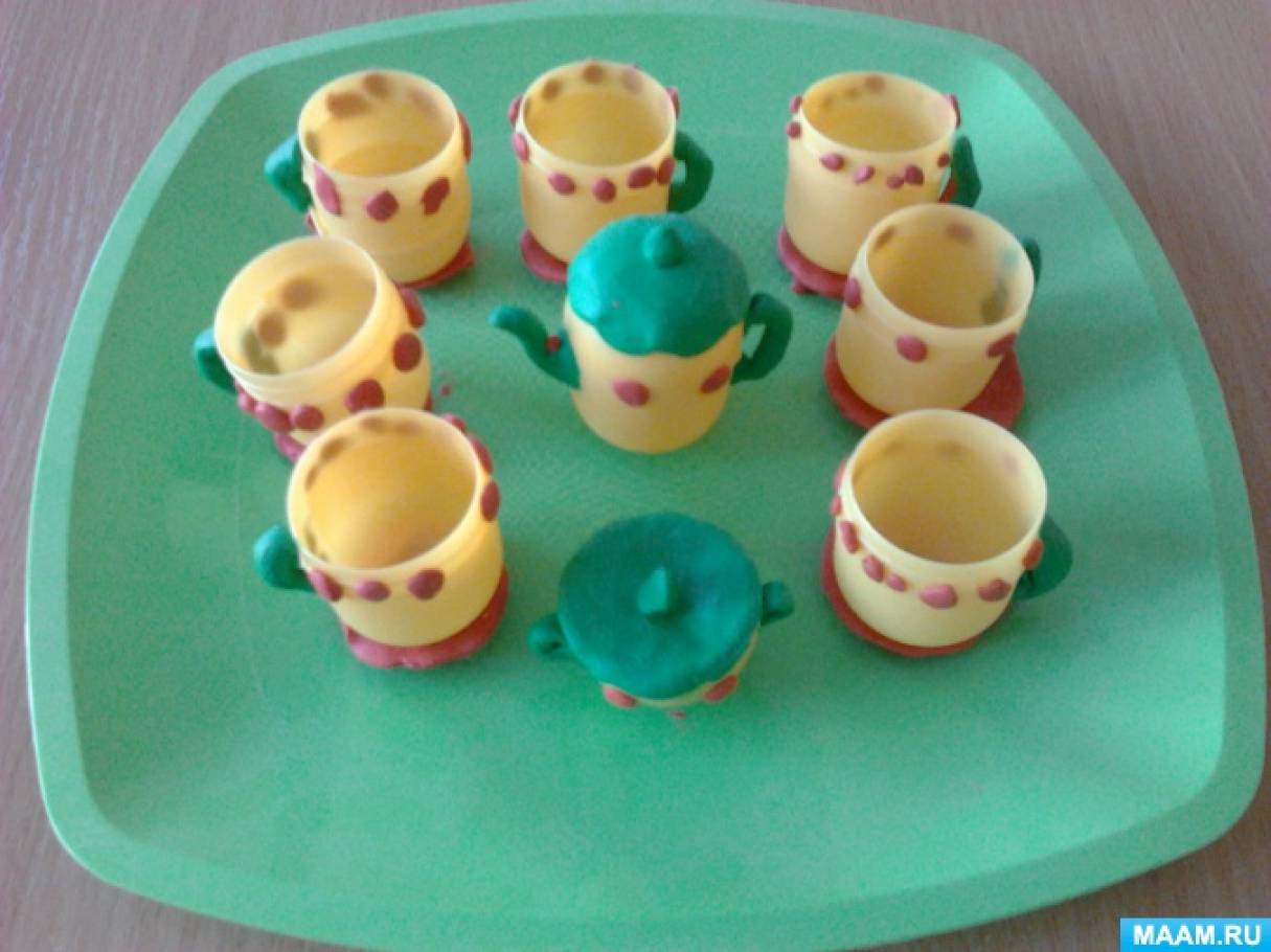 Конспект лепка посуды. Лепка чайного сервиза во второй младшей группе. Лепка посуда старшая группа. Лепка посуды в детском саду. Лепка чайный сервиз.