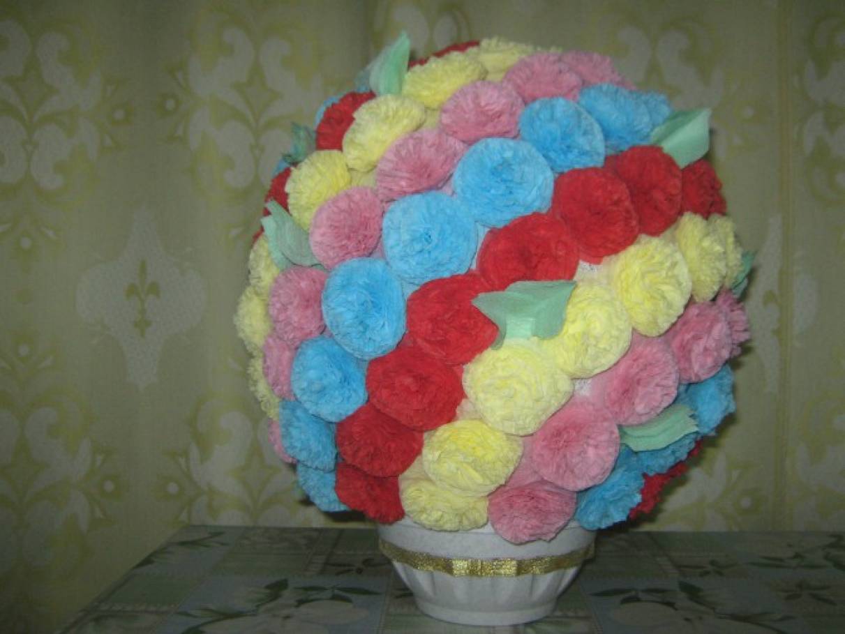 Поделки из салфеток: цветочный шарик — подвеска и топиарий
