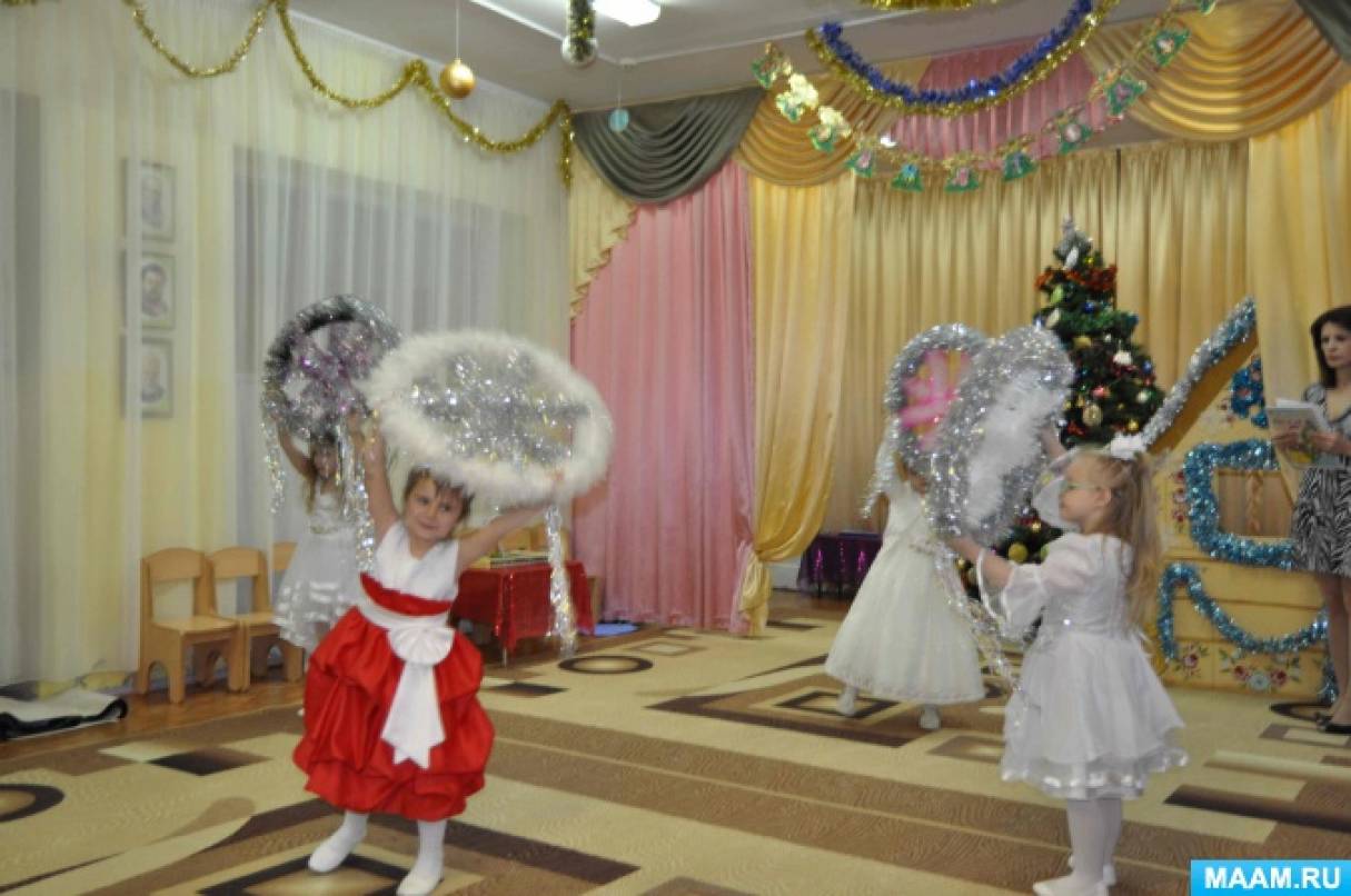 Новогодний праздник в средней группе. Утренник в детском саду новый год средняя. Часики на утренник. Часы для утренника в ДОУ. Зеркало на утренник.