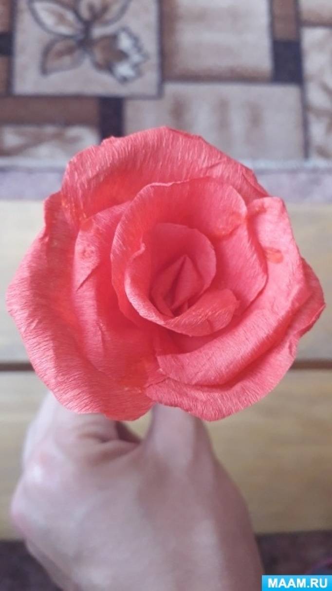 Как сделать розы из гофрированной бумаги? Пошаговые инструкции с фото