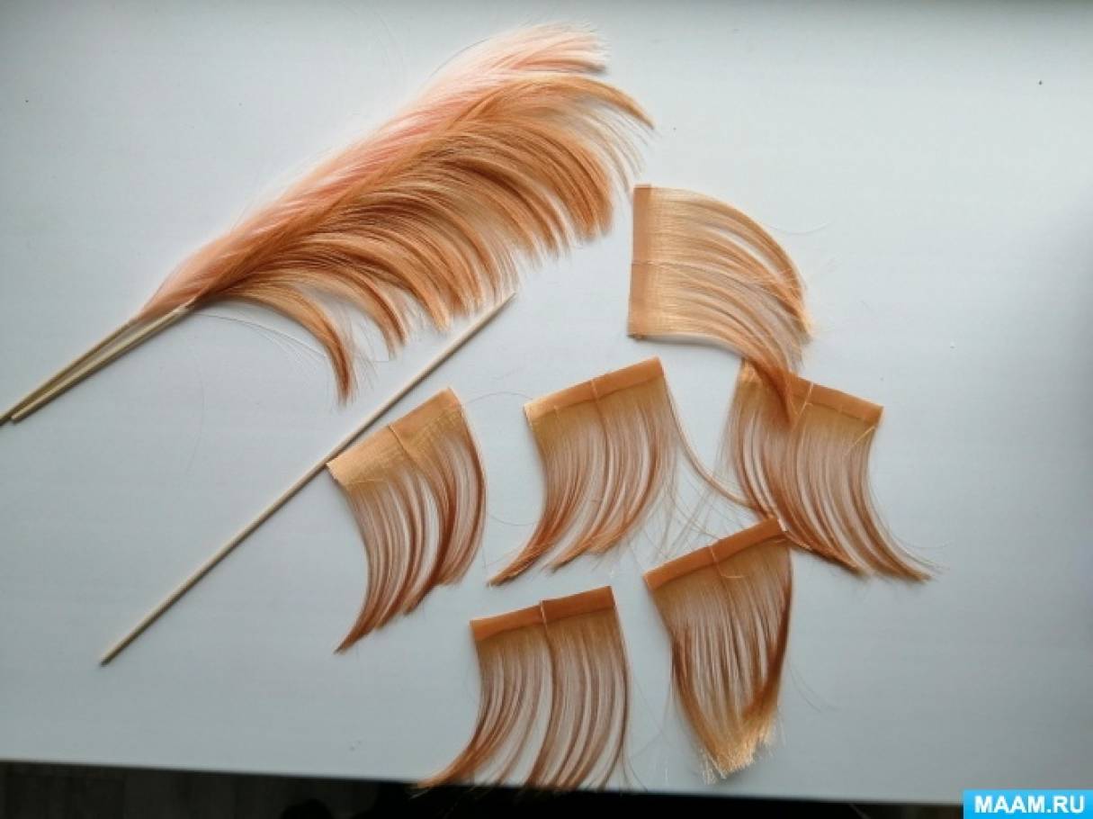 Делаем декоративные перья из ниток и клея