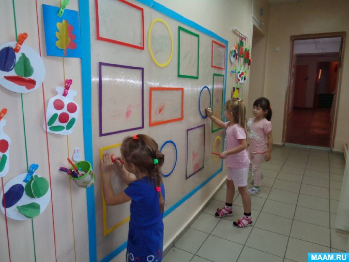 Развивающая стена в детском саду