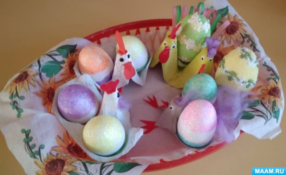 Пасхальные яйца из бисера с весенними ландышами.
