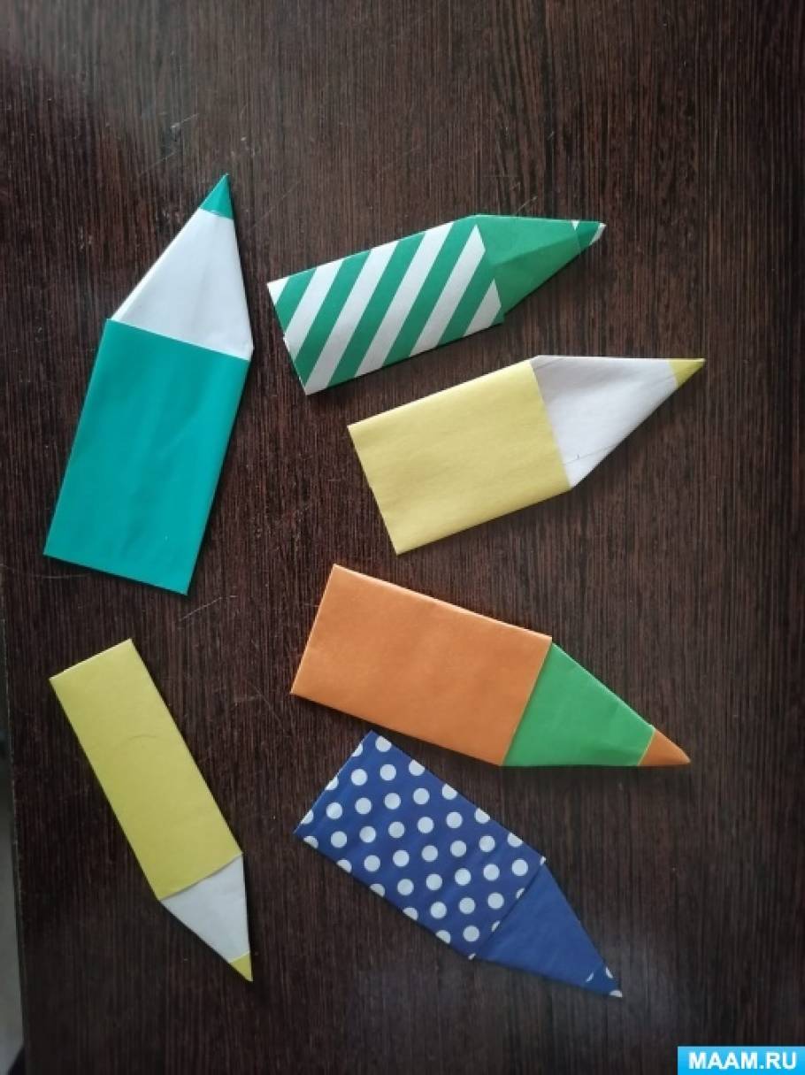 Оригами для начинающих. Делаем елку из бумаги: видео мастер-класс