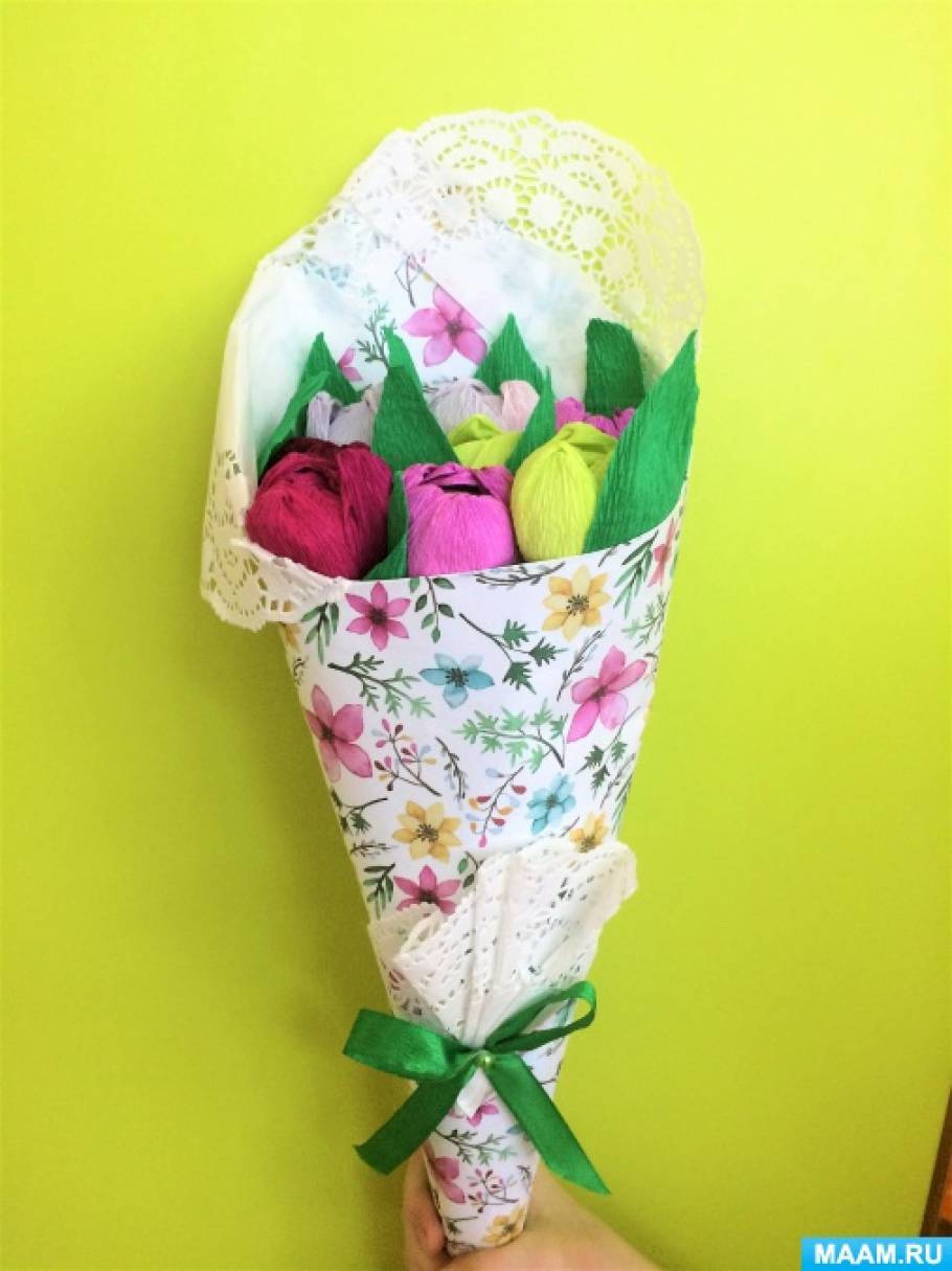 Поделка: Как сделать букет тюльпанов из конфет в гофрированной бумаге? Пошагово. Легко. Красиво