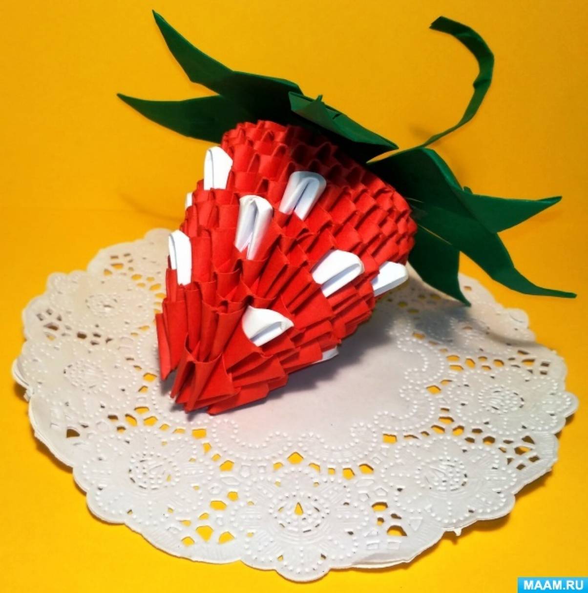 Как сделать клубнику из модулей оригами. Лепестки клубника оригами.