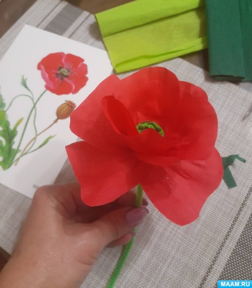 Как сделать красивый цветок из гофрированной бумаги