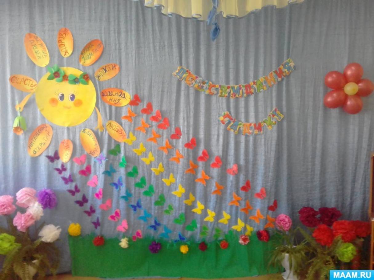 Оформление музыкального зала цветами в детском саду