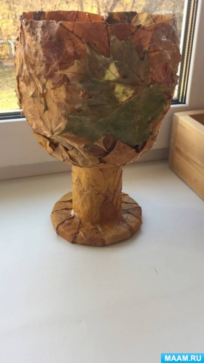 Как сделать вазу из осенних листьев