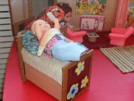 Мебель в кукольный домик своими руками (77 фото)