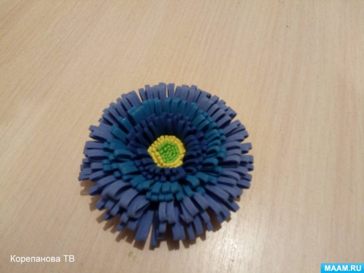 Резинка для волос с цветочками из фоамирана