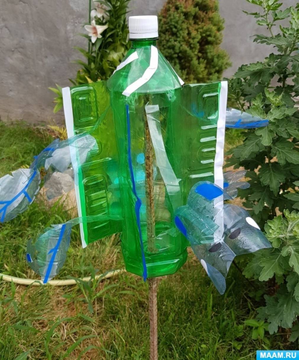 Простая вертушка из пластиковой бутылки в огород или на дачу