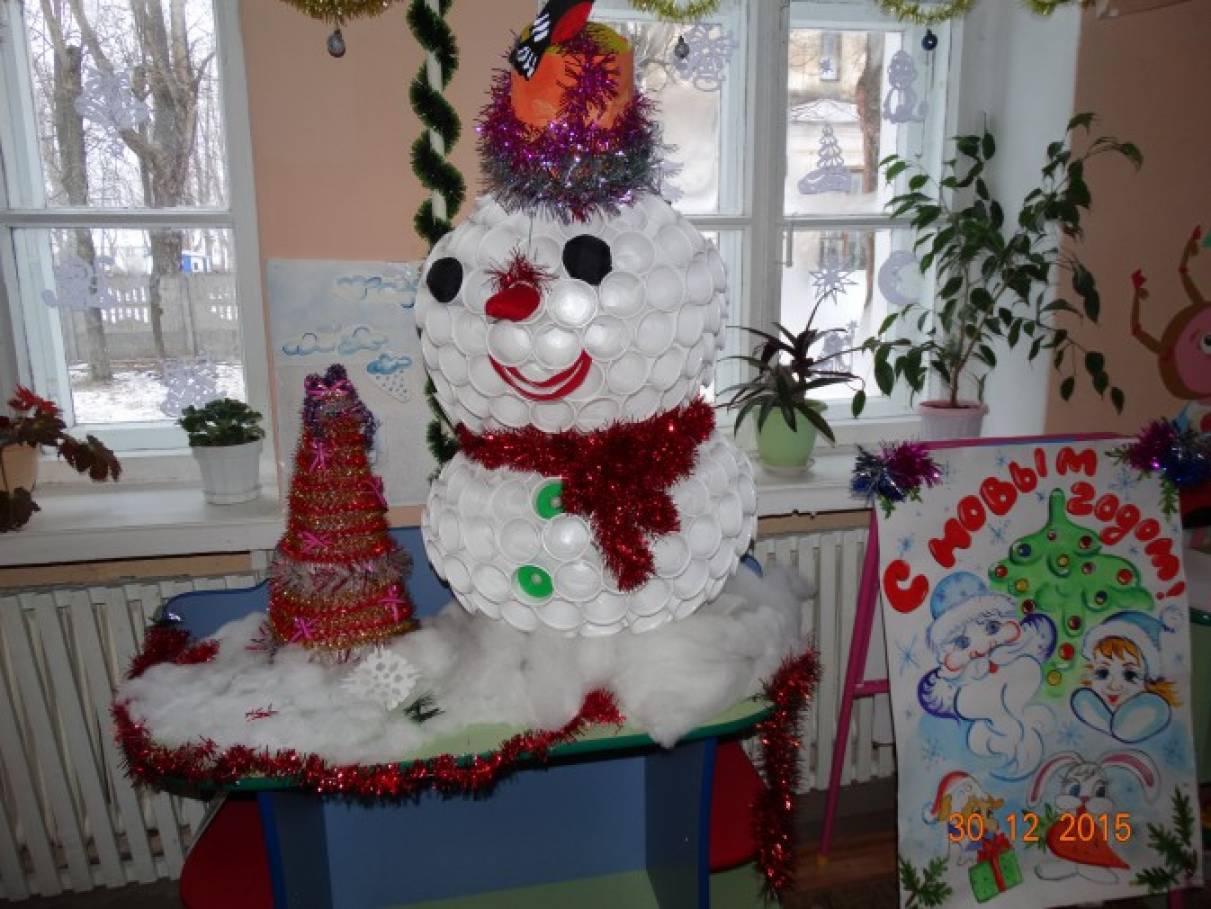 МК - снеговик из пластиковых стаканчиков ///// Master Class - a snowman out of plastic cups