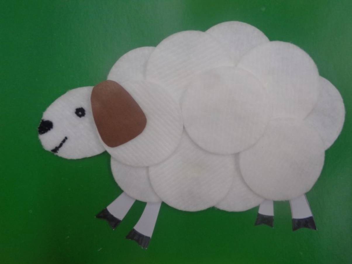 Объемная овечка из ватных дисков