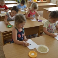 Уроки рисования цветным песком на световом столе для детей
